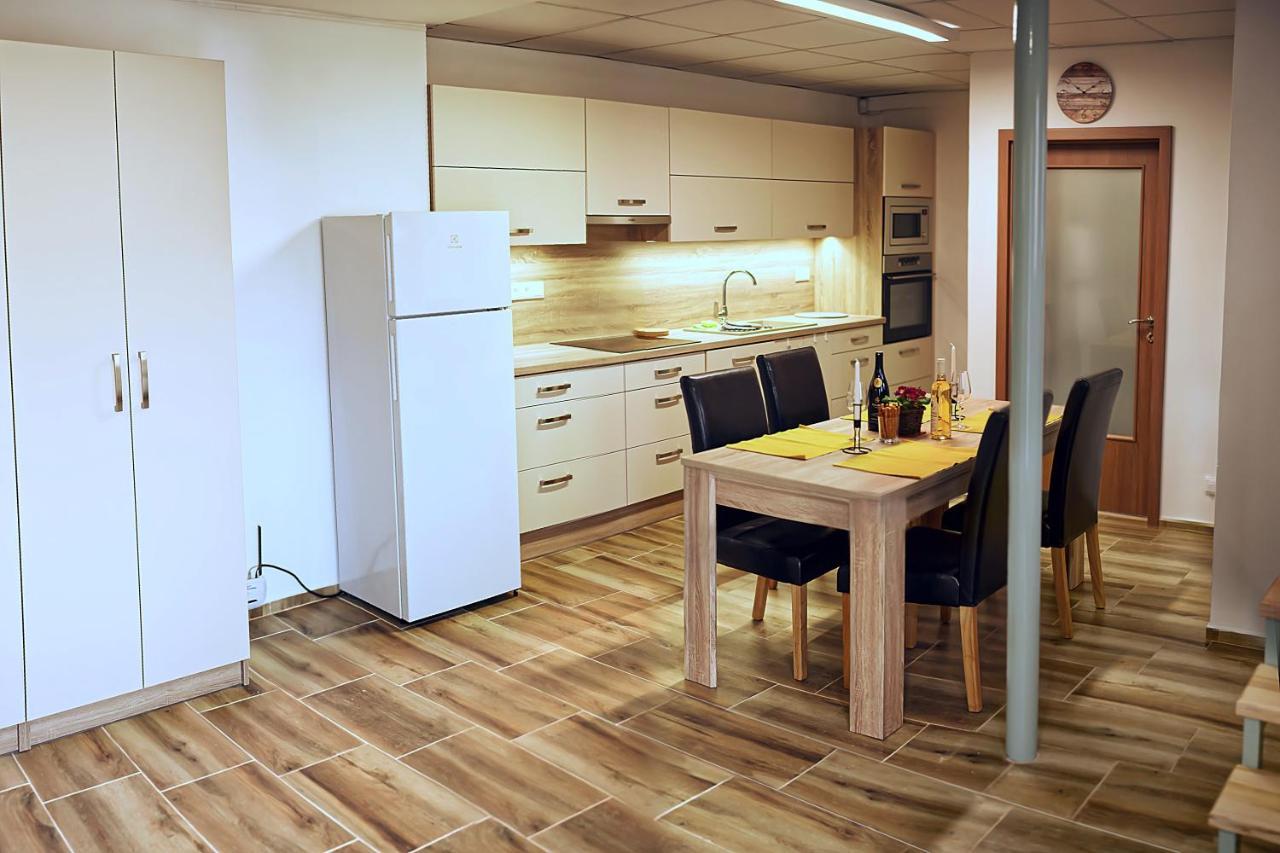Nice Accommodation In Mikulov Extérieur photo
