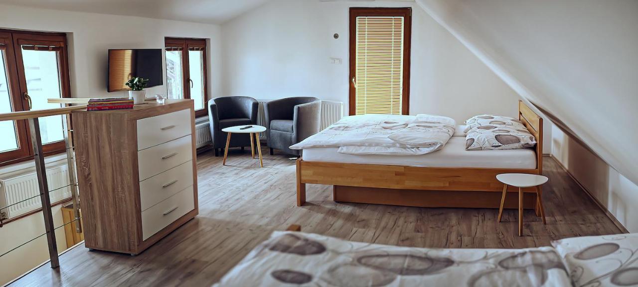 Nice Accommodation In Mikulov Extérieur photo