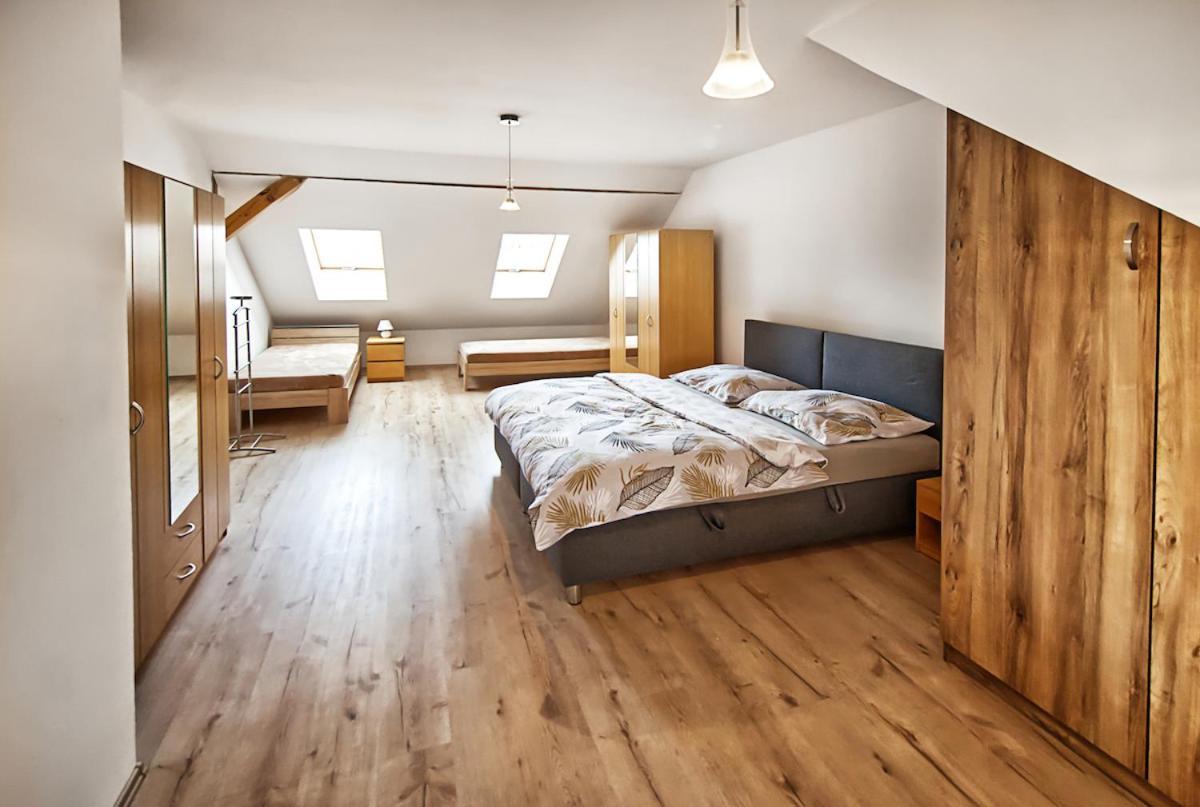 Nice Accommodation In Mikulov Extérieur photo